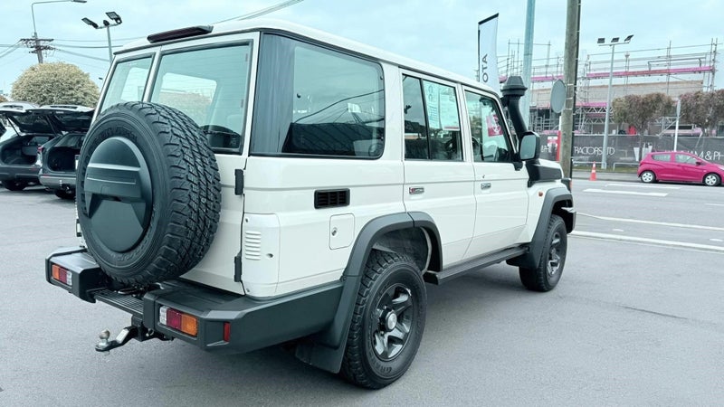 2024 Toyota Land Cruiser LX 2.8D 4WD Auto image 5