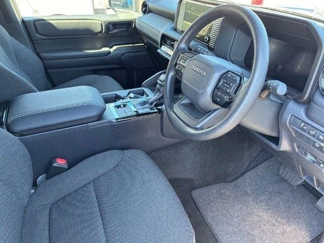 2024 Toyota Land Cruiser Prado 250 2.8D GX Plus... image 3