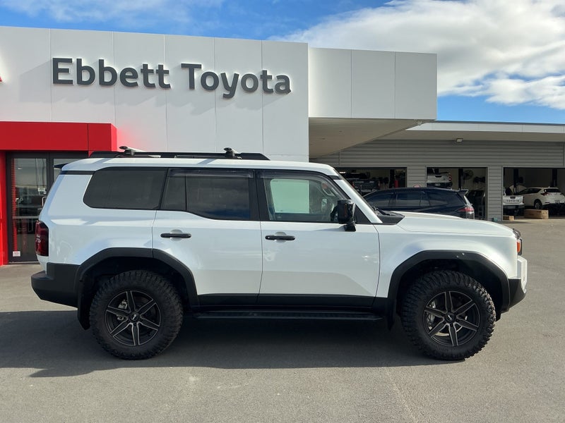 2024 Toyota Land Cruiser Prado ADV 2.8D Hybrid... image 2
