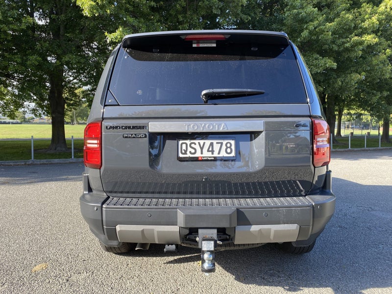 2024 Toyota Land Cruiser Prado GXL 2.8D Hybrid... image 4