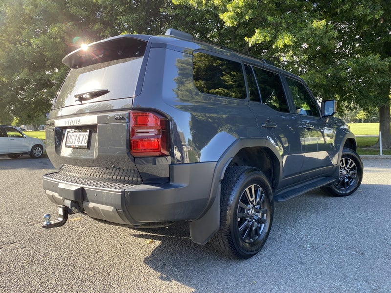 2024 Toyota Land Cruiser Prado GXL 2.8D Hybrid... image 5