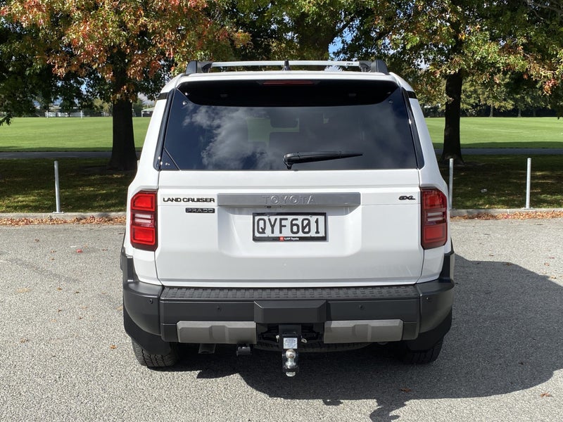2024 Toyota Land Cruiser Prado GXL 2.8D Hybrid... image 4