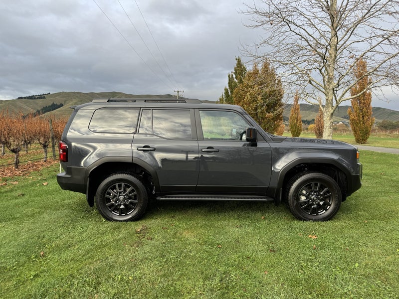 2024 Toyota Land Cruiser Prado GXL 2.8D Hybrid... image 3