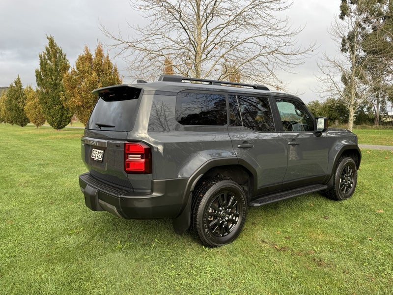 2024 Toyota Land Cruiser Prado GXL 2.8D Hybrid... image 4