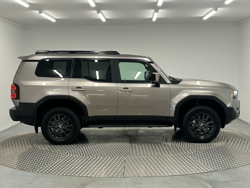 2024 Toyota Land Cruiser Prado GXL 2.8D Hybrid image 2