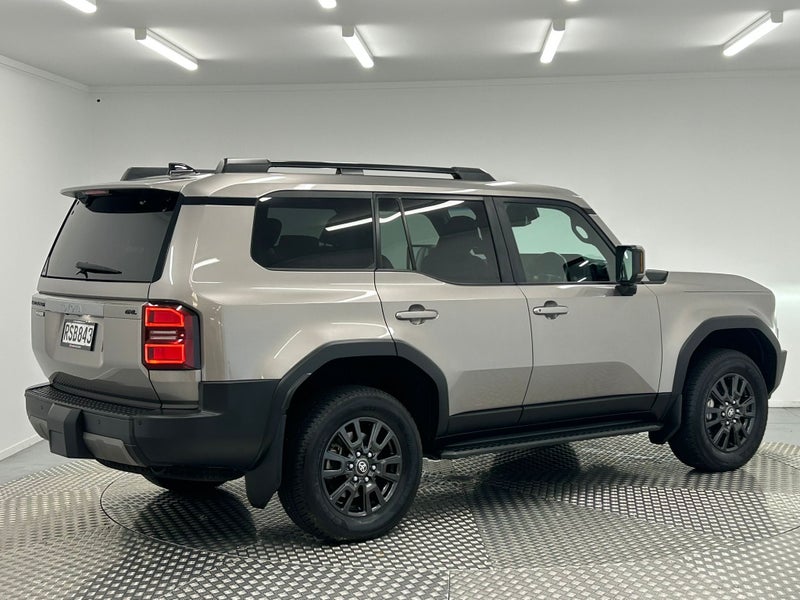 2024 Toyota Land Cruiser Prado GXL 2.8D Hybrid image 3