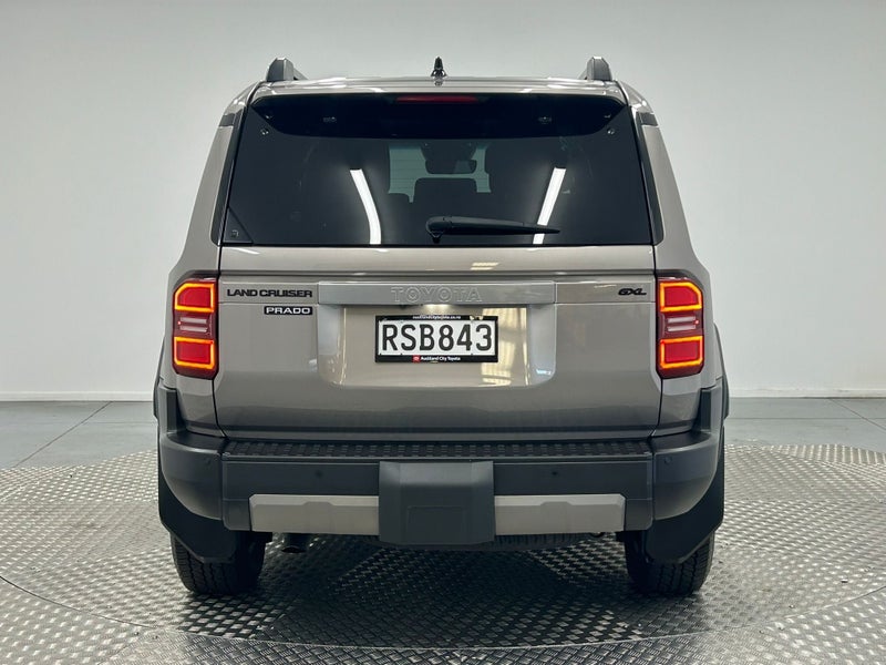 2024 Toyota Land Cruiser Prado GXL 2.8D Hybrid image 4