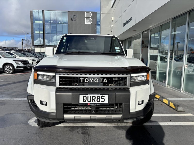 2024 Toyota Land Cruiser Prado GXL 2.8D Hybrid image 4