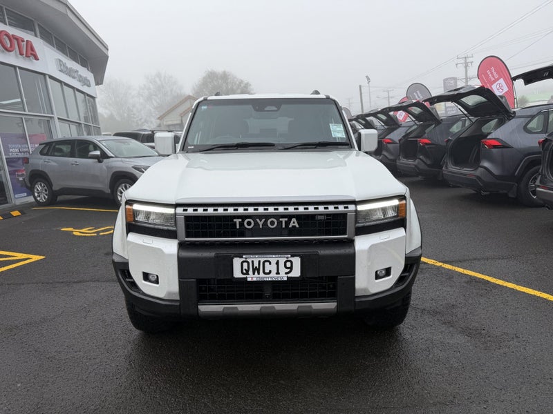 2024 Toyota Land Cruiser Prado GXL 2.8D Hybrid... image 4