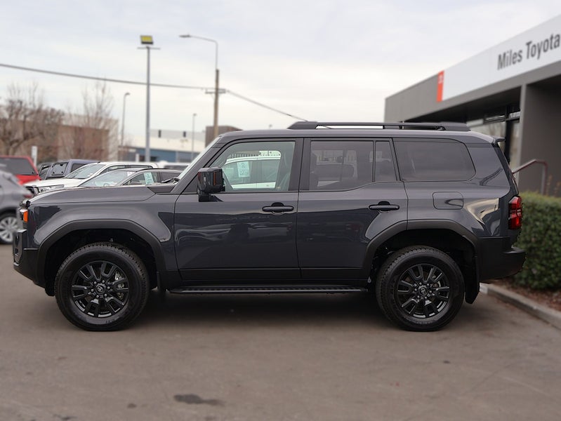 2024 Toyota Land Cruiser Prado GXL 2.8D Hybrid... image 4