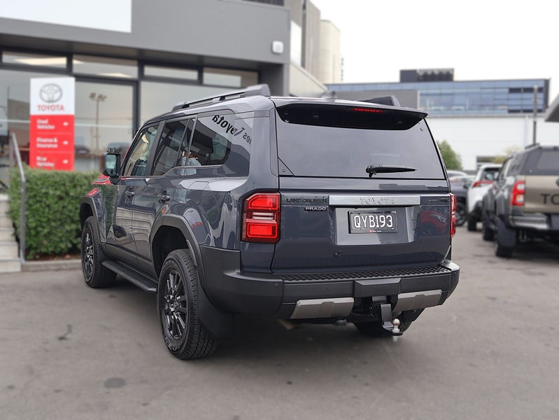 2024 Toyota Land Cruiser Prado GXL 2.8D Hybrid... image 5