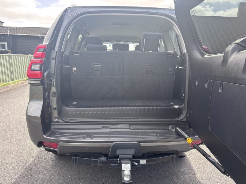 2024 Toyota Land Cruiser Prado Prado GX 2.8D 6A... image 5
