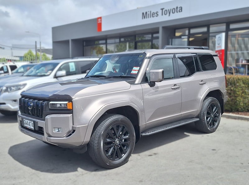 2024 Toyota Land Cruiser Prado VX 2.8 Hybrid image 3