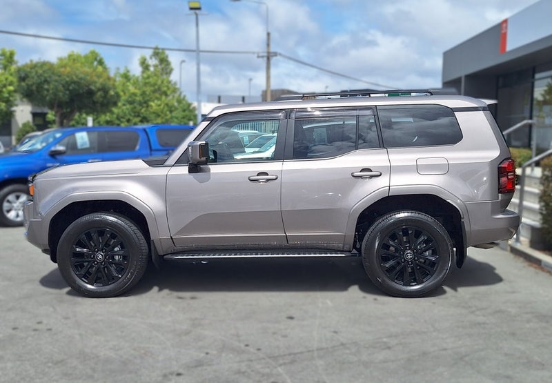 2024 Toyota Land Cruiser Prado VX 2.8 Hybrid image 4