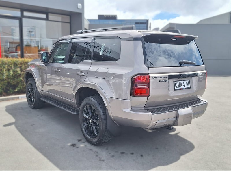 2024 Toyota Land Cruiser Prado VX 2.8 Hybrid image 5