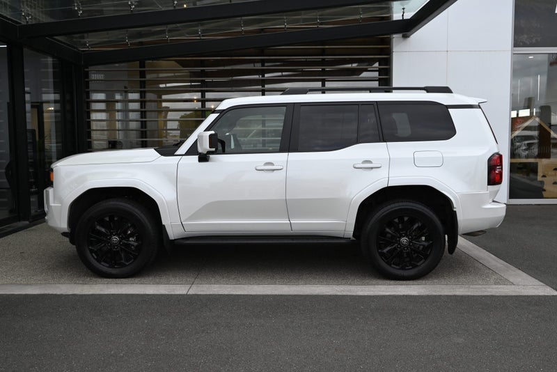 2024 Toyota Land Cruiser Prado VX 2.8 Turbo Die... image 3