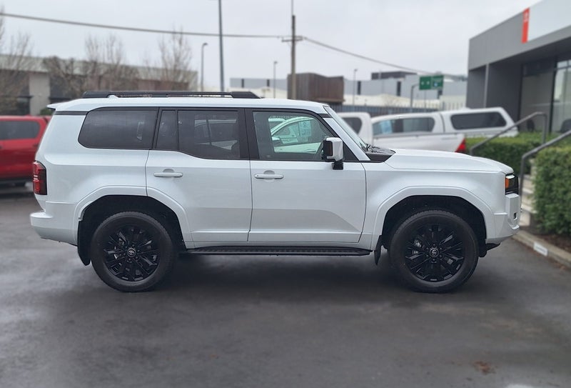 2024 Toyota Land Cruiser Prado VX 2.8D Hybrid 4WD image 4