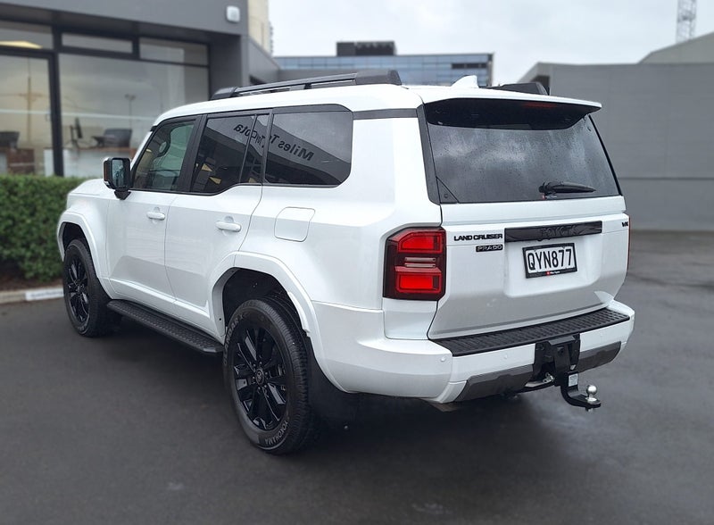 2024 Toyota Land Cruiser Prado VX 2.8D Hybrid 4WD image 5