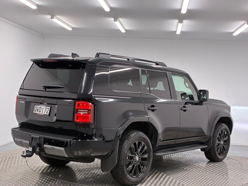 2024 Toyota Land Cruiser Prado VX 2.8D Hybrid image 3