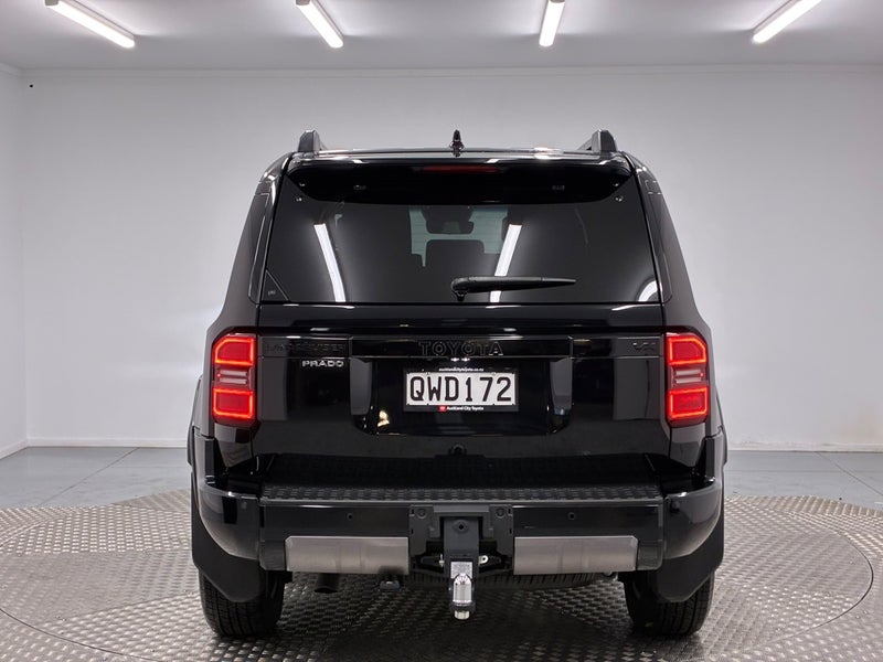 2024 Toyota Land Cruiser Prado VX 2.8D Hybrid image 4