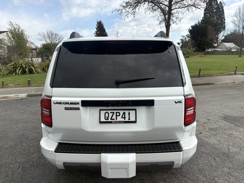 2024 Toyota Land Cruiser Prado VX 2.8D Hybrid 8... image 3