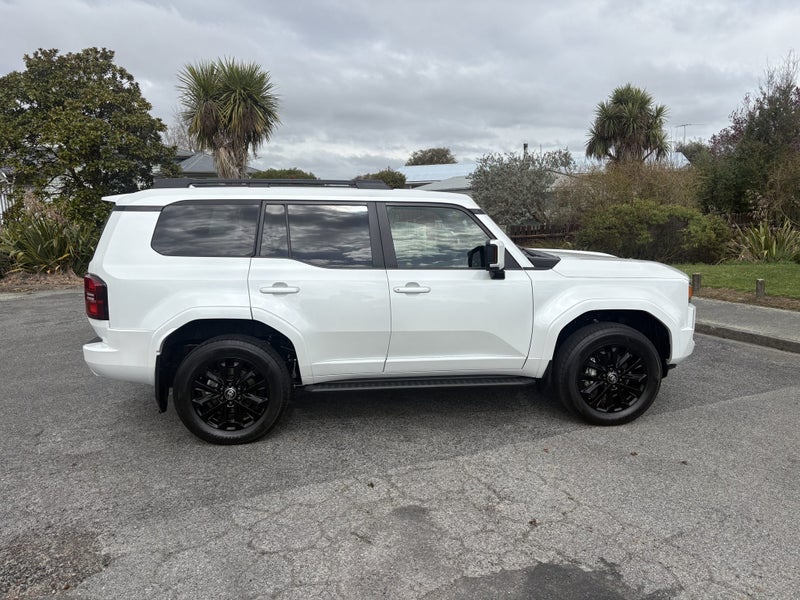 2024 Toyota Land Cruiser Prado VX 2.8D Hybrid 8... image 4