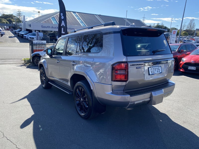 2024 Toyota Land Cruiser Prado VX 2.8D Hybrid 8... image 5