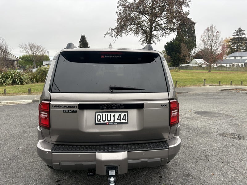 2024 Toyota Land Cruiser Prado VX 2.8D Hybrid 8... image 3