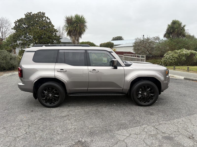 2024 Toyota Land Cruiser Prado VX 2.8D Hybrid 8... image 4