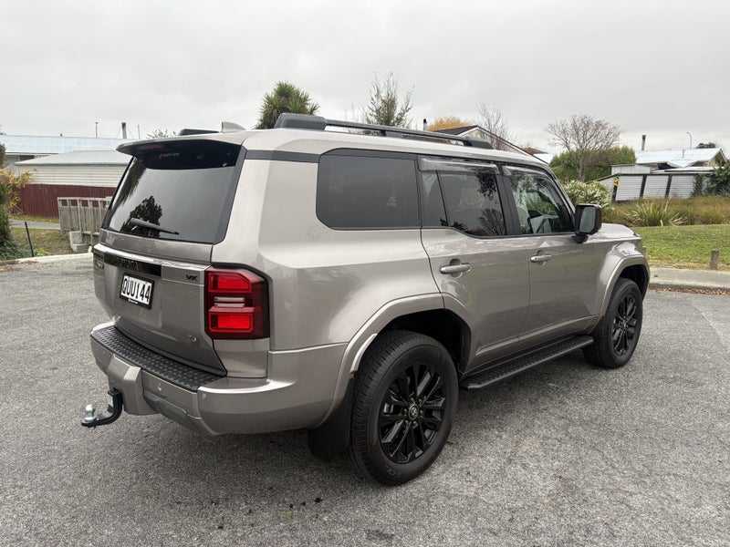2024 Toyota Land Cruiser Prado VX 2.8D Hybrid 8... image 5