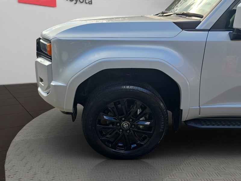 2024 Toyota Land Cruiser Prado VX 2.8D Hybrid 8... image 4