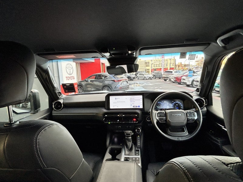 2024 Toyota Land Cruiser Prado VX 2.8D Hybrid 8... image 2