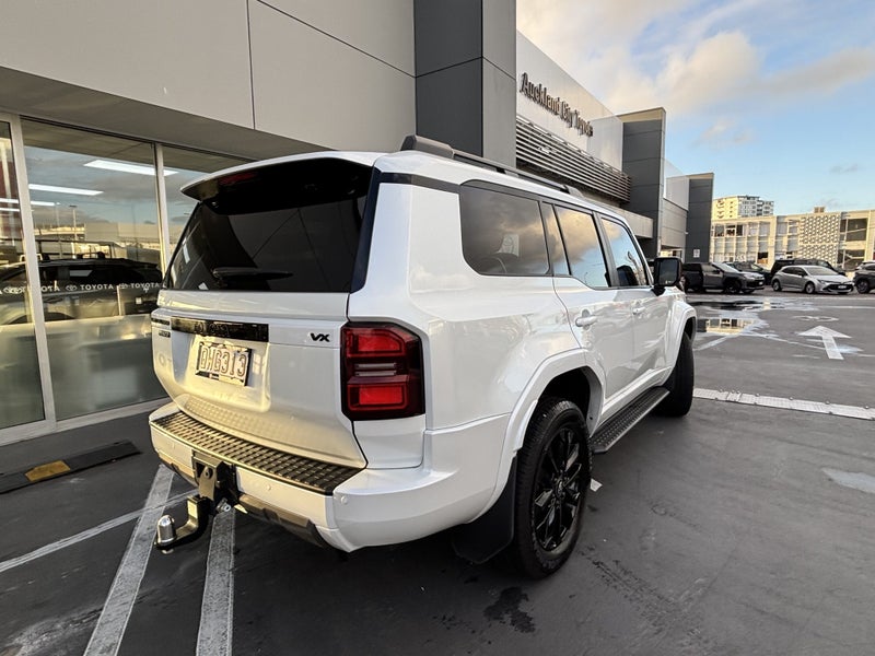 2024 Toyota Land Cruiser Prado VX 2.8D Hybrid 8... image 3