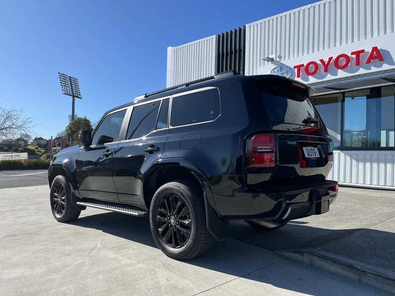 2024 Toyota Land Cruiser Prado VX 2.8D Hybrid 8... image 3