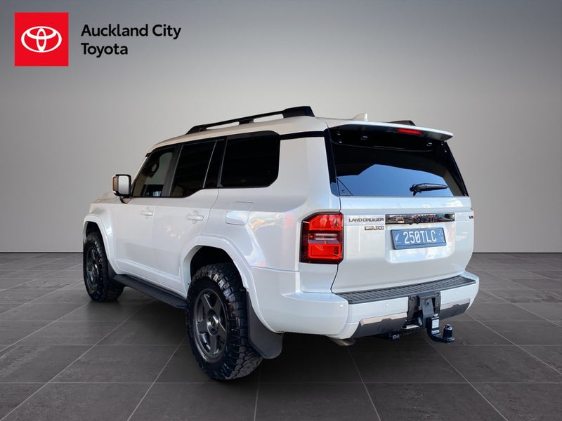 2024 Toyota Land Cruiser Prado VX 2.8D Hybrid 8... image 5