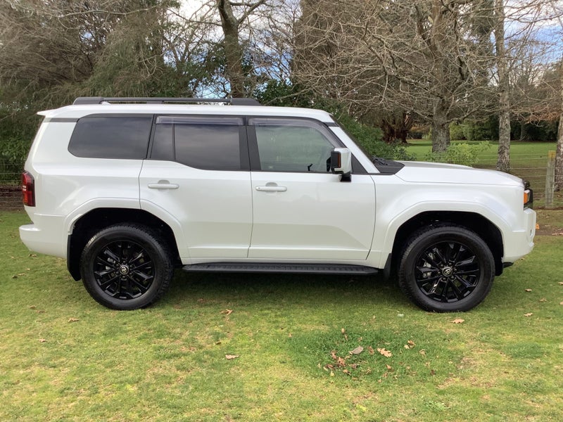 2024 Toyota Land Cruiser Prado VX 2.8D Hybrid 8... image 5