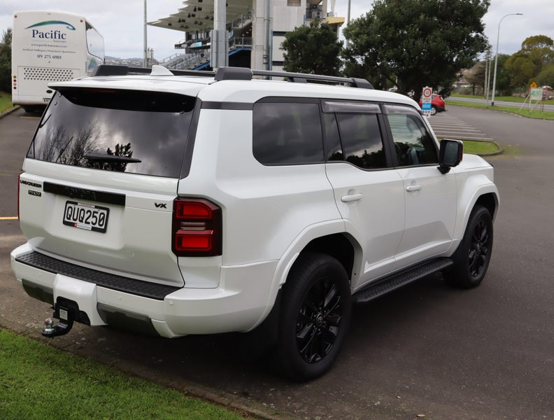 2024 Toyota Land Cruiser Prado VX 2.8D Hybrid 8... image 2