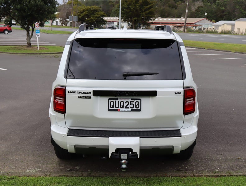 2024 Toyota Land Cruiser Prado VX 2.8D Hybrid 8... image 3