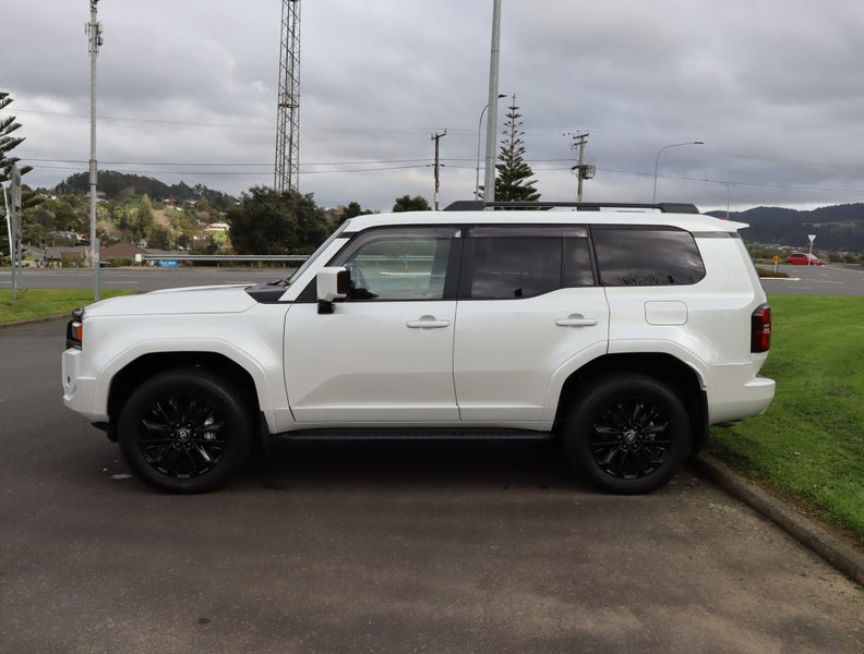 2024 Toyota Land Cruiser Prado VX 2.8D Hybrid 8... image 5