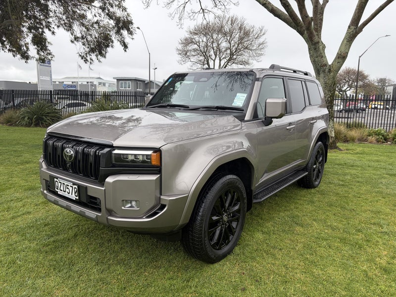 2024 Toyota Land Cruiser Prado VX 2.8D Hybrid A... image 3