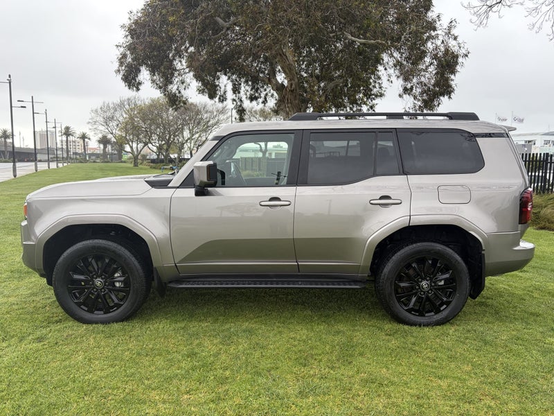 2024 Toyota Land Cruiser Prado VX 2.8D Hybrid A... image 5