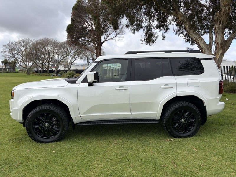 2024 Toyota Land Cruiser Prado VX 2.8D Hybrid A... image 5