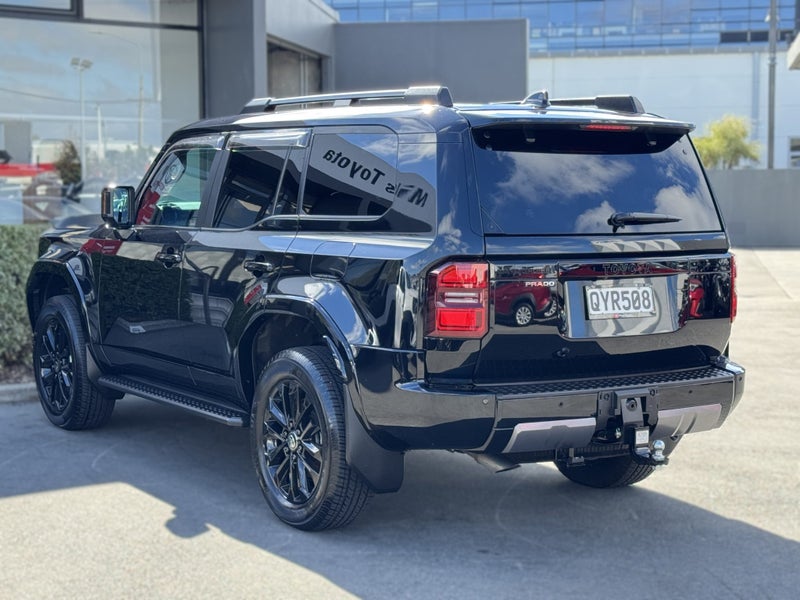 2024 Toyota Land Cruiser Prado VX 2.8L Hybrid 8... image 5