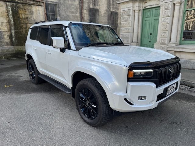 2024 Toyota Land Cruiser Prado VX image 1