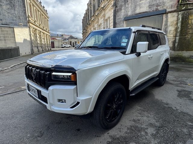 2024 Toyota Land Cruiser Prado VX image 2