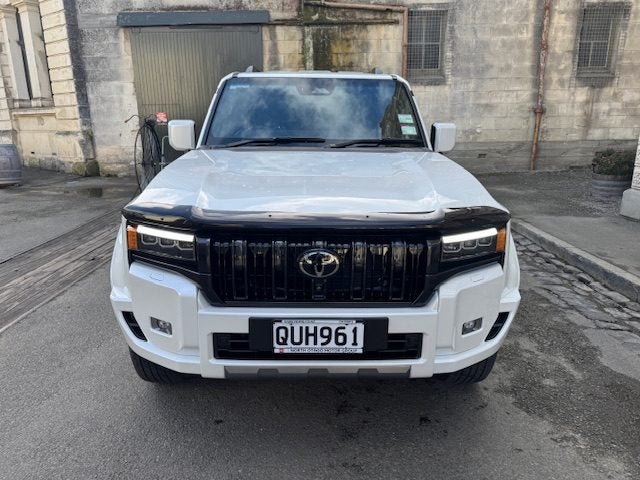 2024 Toyota Land Cruiser Prado VX image 3