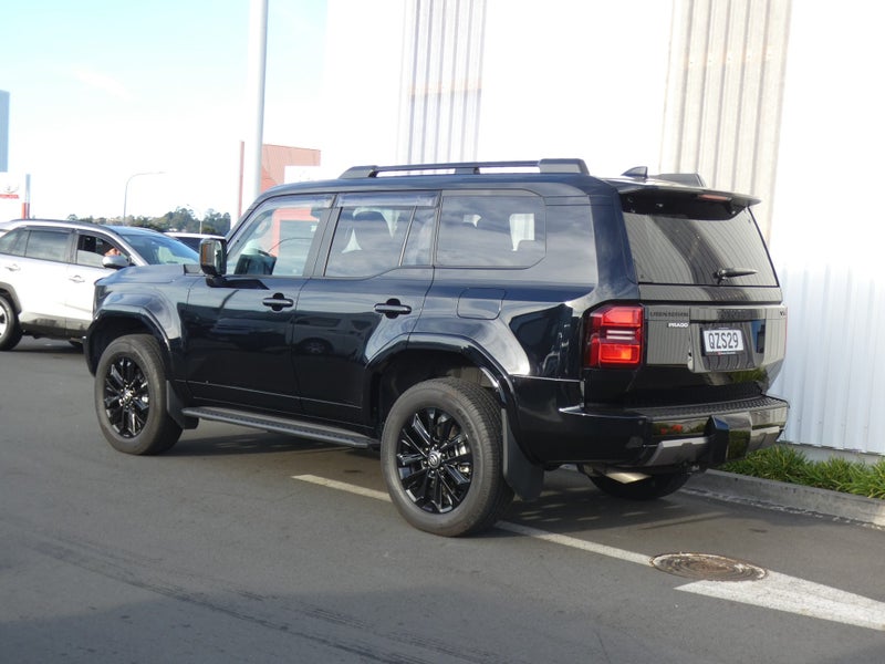 2024 Toyota Land Cruiser Prado VX image 2