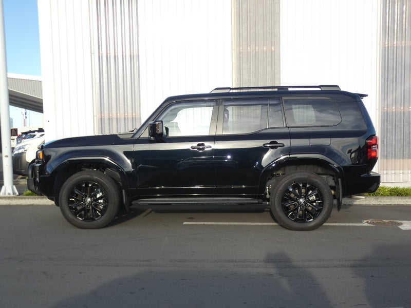 2024 Toyota Land Cruiser Prado VX image 5