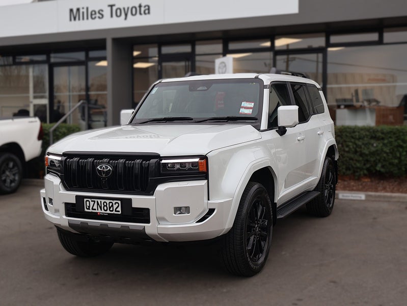 2024 Toyota Land Cruiser Prado VX HYBRID, 4WD/4... image 3