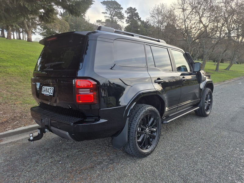 2024 Toyota Land Cruiser Prado VXL 2.8D Hybrid... image 4